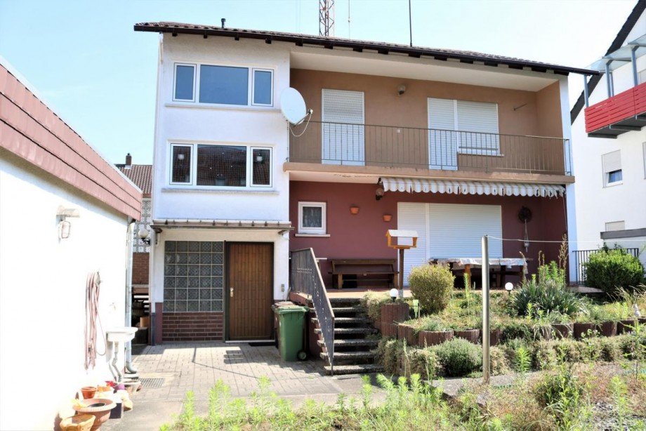 Hausansicht R�ckseite Einfamilienhaus R�lzheim