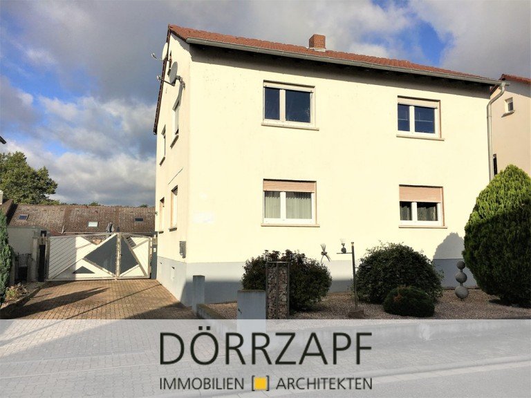 Titelbild Westheim Mehrfamilienhaus Westheim: Gro�z�giges Zweifamilienhaus mit sch�ner Dachterrasse