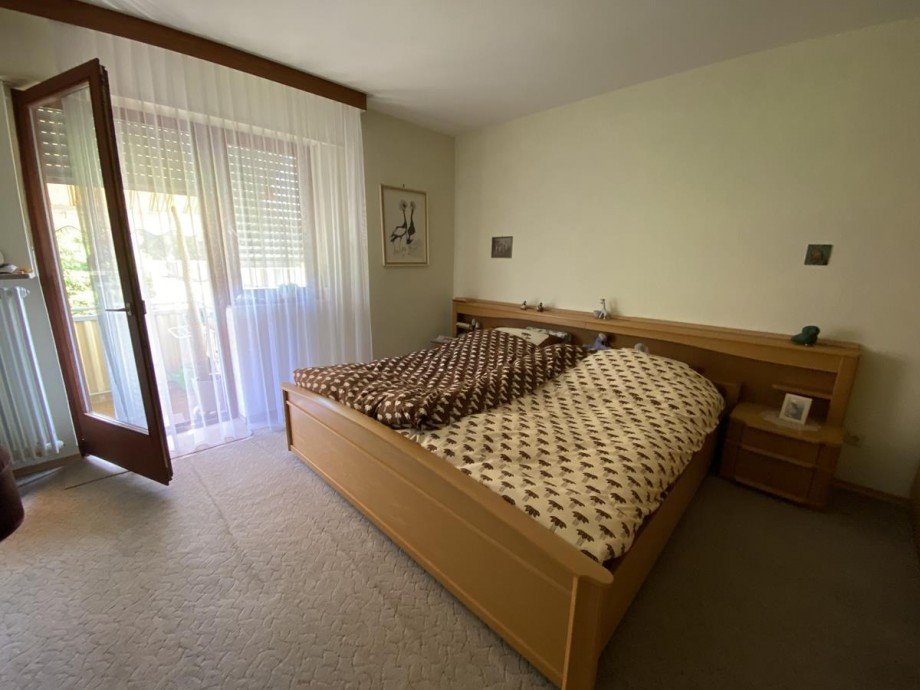 Schlafzimmer mit Balkon Wohnung Landau