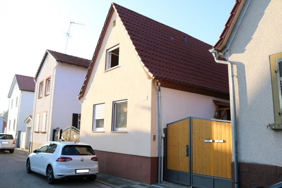 Stra�enansicht 2 Einfamilienhaus R�lzheim