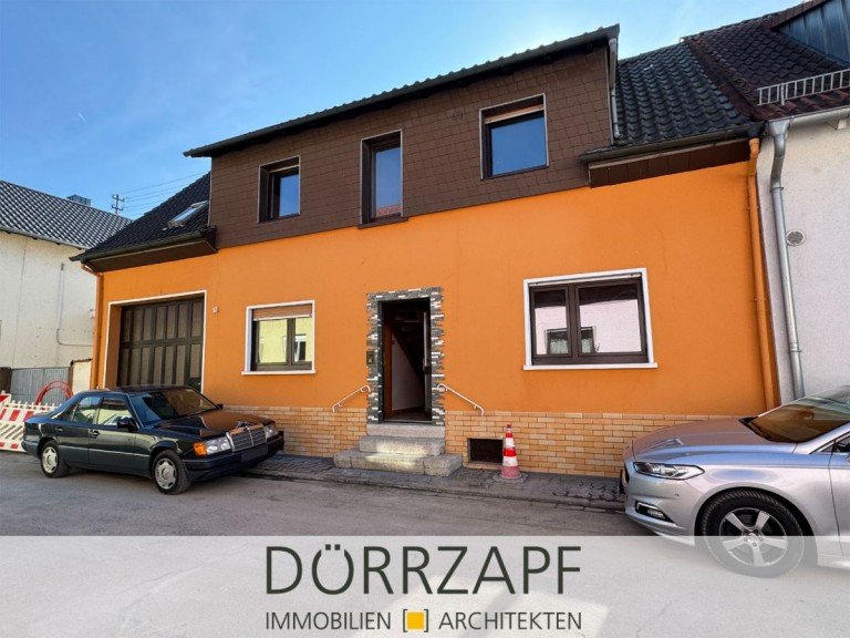 Stra�enansicht Philippsburg-Rheinsheim Einfamilienhaus Rheinsheim: gro�z�giges 1-2 Familienhaus mit Scheune
