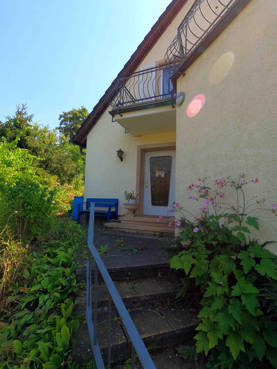 zum Hauseingang Einfamilienhaus Annweiler am Trifels