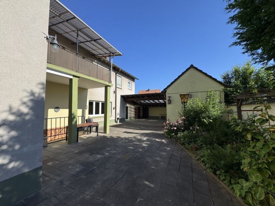 Ansicht Hof mit Nebengeb�ude Haus Bellheim