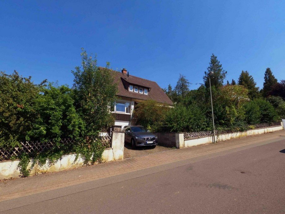 Stra�enansicht Einfamilienhaus Annweiler am Trifels