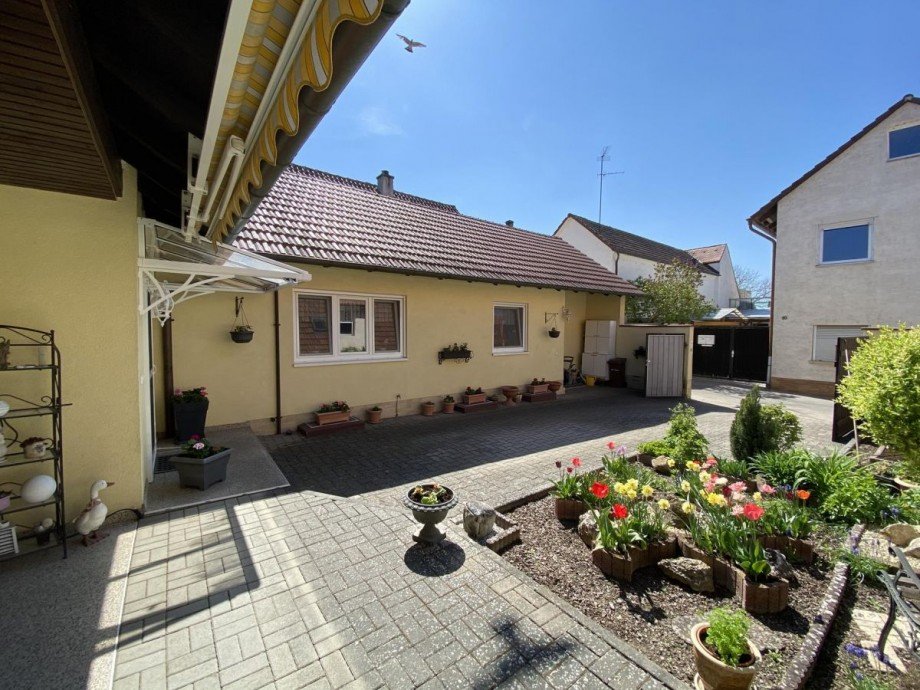 Ansicht Innenhof Einfamilienhaus Bellheim