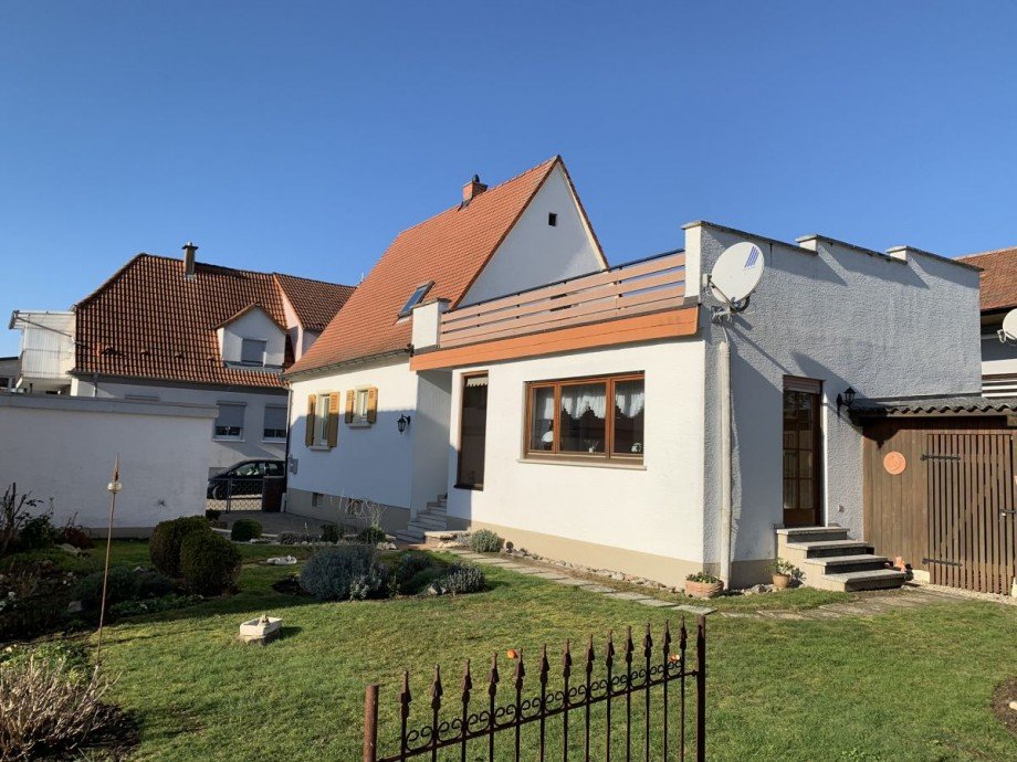 R�ckansicht Einfamilienhaus H�rdt