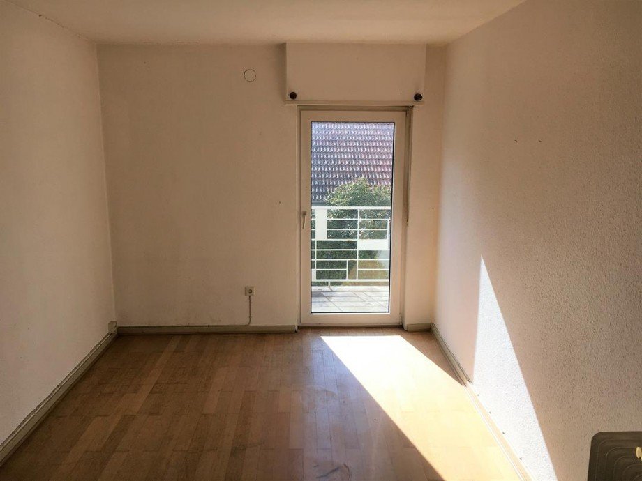 Zimmer 1 OG Einfamilienhaus R�lzheim