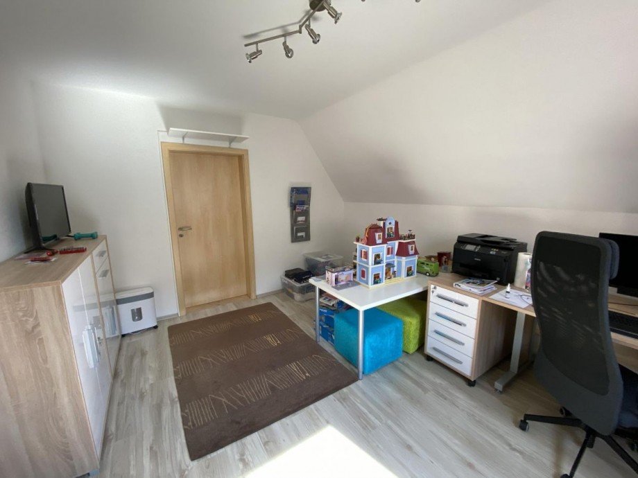 Zimmer 3 Einfamilienhaus Hatzenb�hl