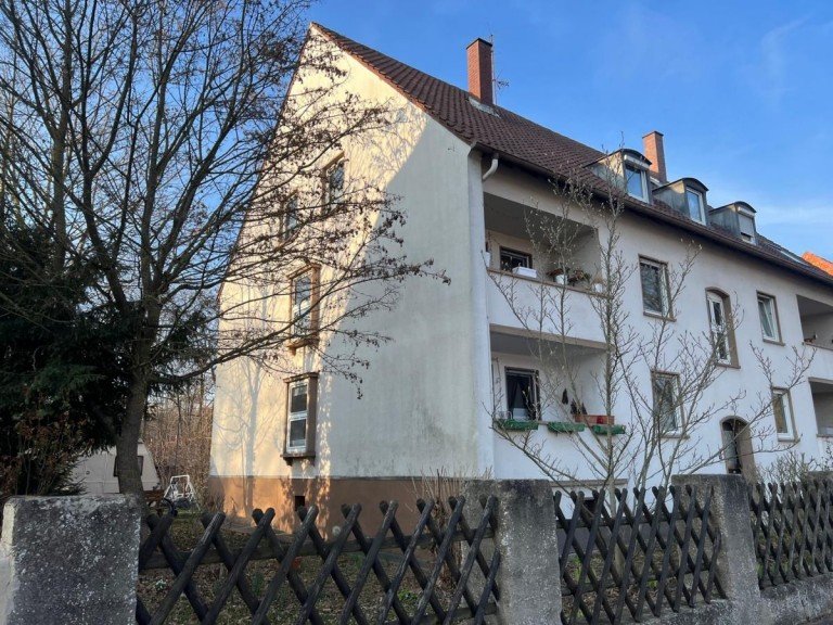 Seitliche Ansicht vom Alten Messplatz Landau Dachgeschosswohnung Landau Stadtmitte: Herrliche 3ZKB am Alten Messplatz inkl. gro�em Garten und KFZ-Stellplatz
