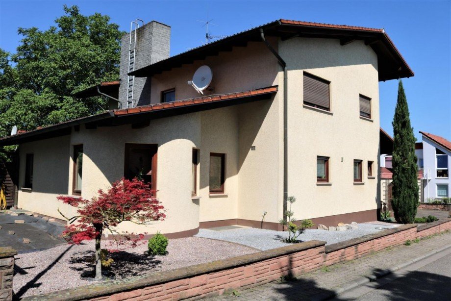 Hausansicht Zweifamilienhaus Weingarten