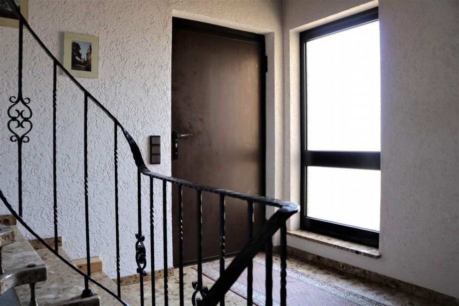 1 Eingangsbereich Zweifamilienhaus Weingarten