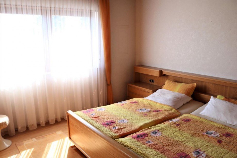 Schlafzimmer OG Zweifamilienhaus Weingarten