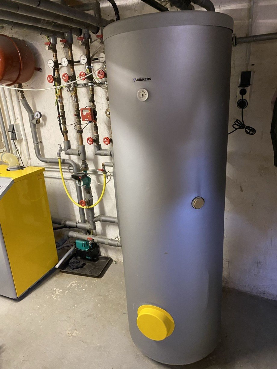 Warmwasser-Pufferspeicher Einfamilienhaus R�lzheim