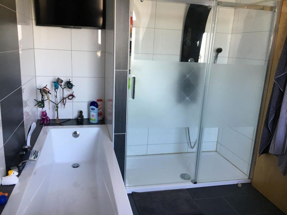 Badezimmer Bild 1 (Copy) Dachgeschosswohnung R�lzheim