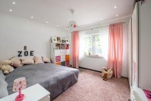 9 Wiernsheim: kernsaniertes Einfamilienhaus mit Einliegerwohnung in Bestlage