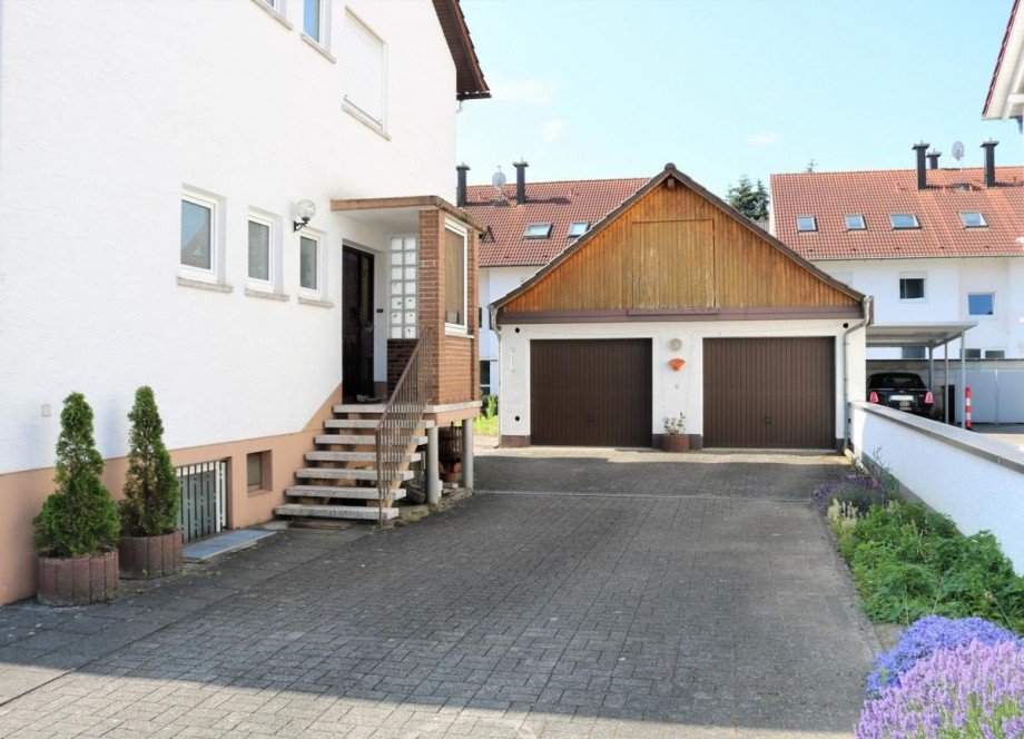 Einfahrt, Doppelgarage Einfamilienhaus R�lzheim