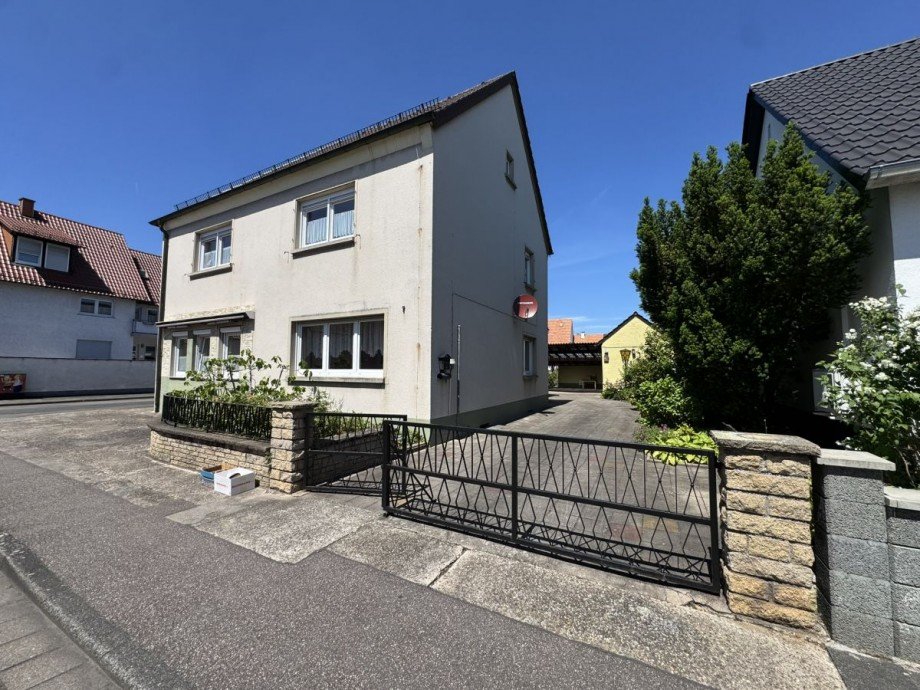 Stra�enansicht 2 Haus Bellheim