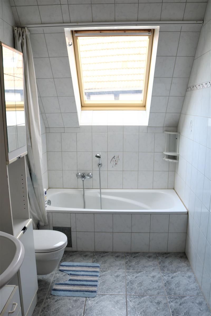 Badezimmer DG Zweifamilienhaus W�rth