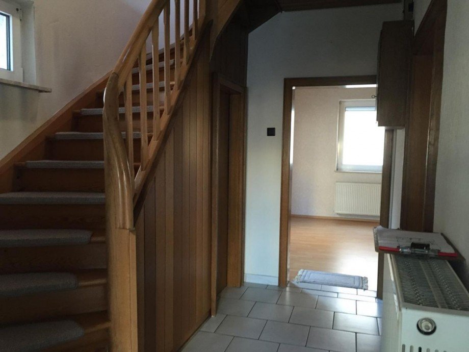 Flur/Treppe Einfamilienhaus R�lzheim