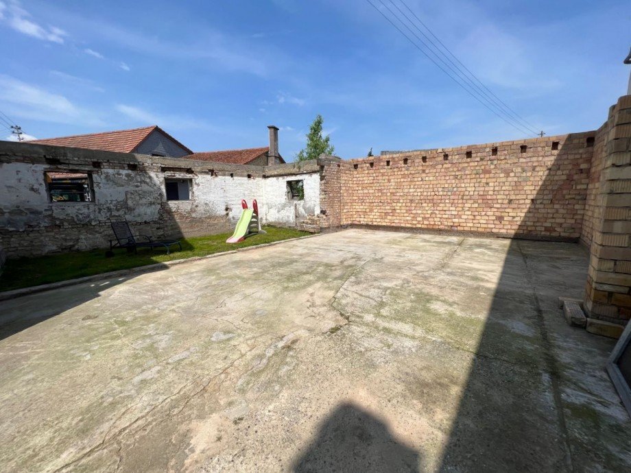 Hof / Stellpl�tze Haus Kuhardt