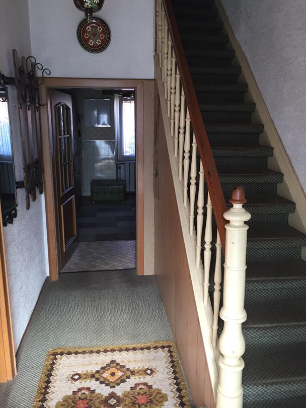 Flur/Treppe Mehrfamilienhaus Wilgartswiesen